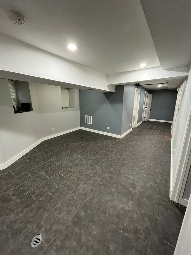 Building Photo - 1922 S Springfield Ave