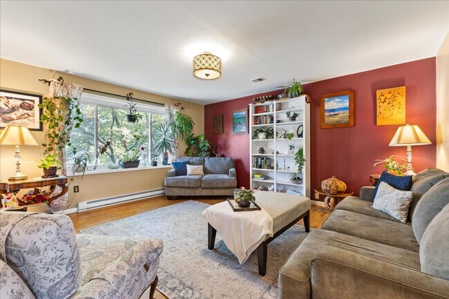 Foto del edificio - Beautiful Detached Home in Prime Salisbury...