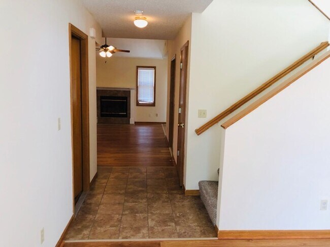 Foto del edificio - Updated 3 bed 2 bath with 2 car garage and a pool!