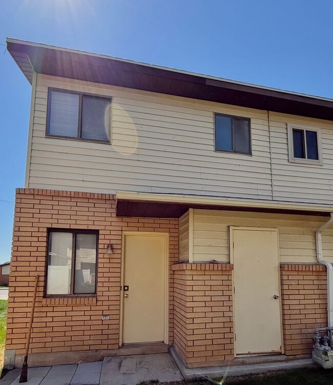 Building Photo - 947 Canyon Rd