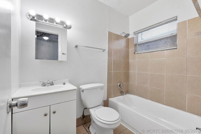 Foto del edificio - 271 SW 1st St