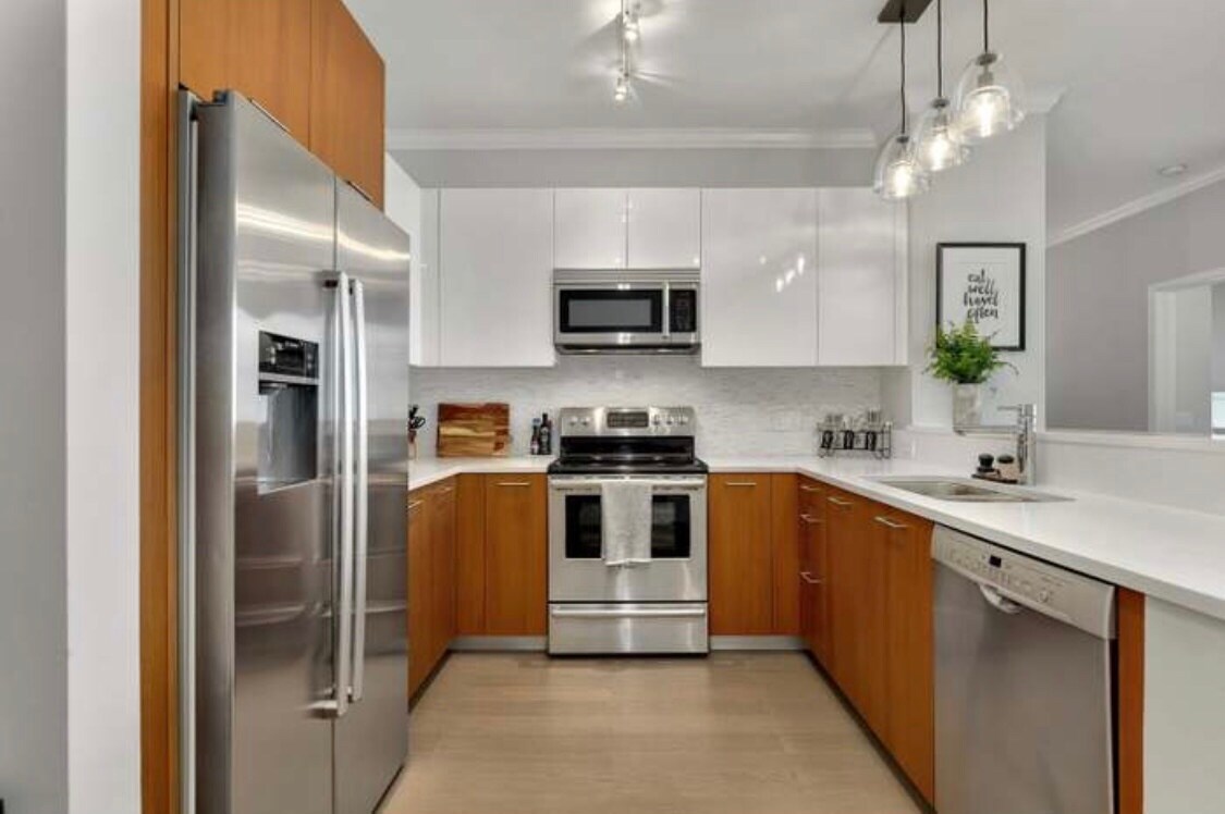 Primary Photo - 1629 S Prairie Ave