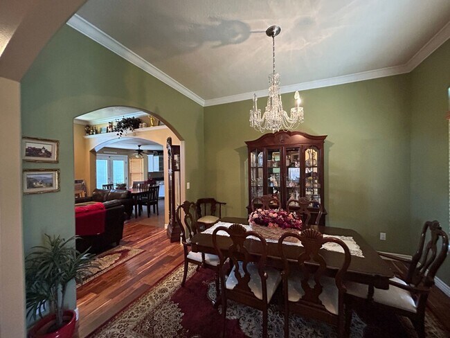 Foto del edificio - 5 Bedroom 2.5 Bathroom Upstairs Unit in Spanish Fork!