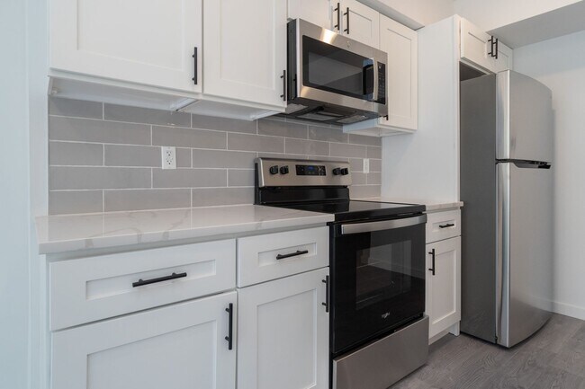 Building Photo - 6604 Lansdowne Ave