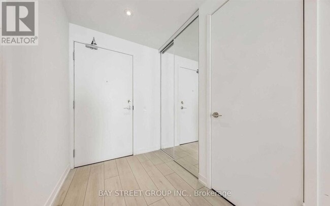 Photo du bâtiment - 5 Buttermill Ave.