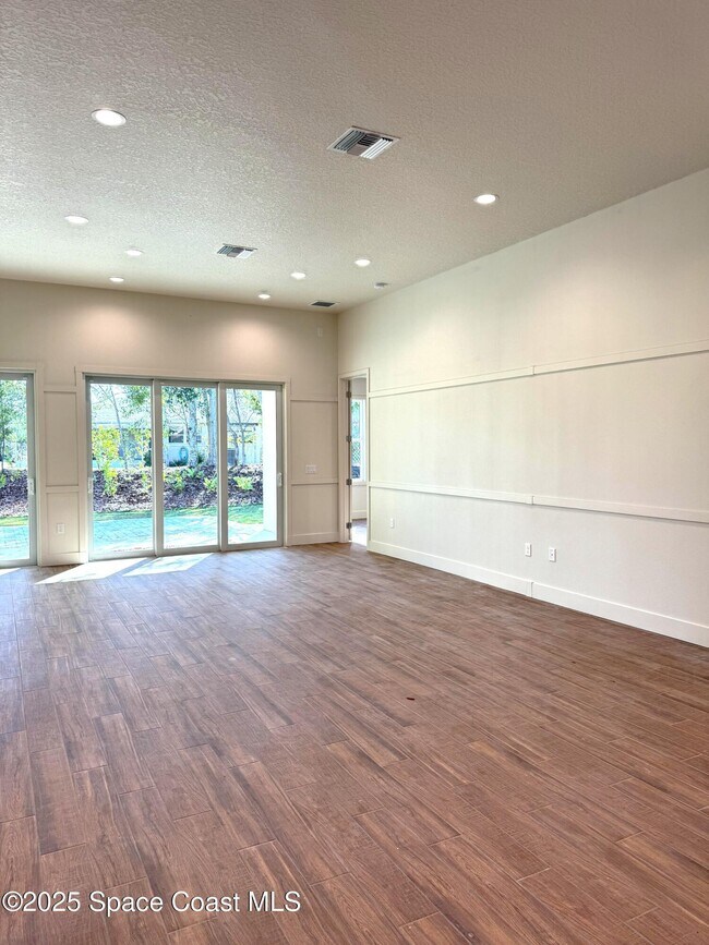 Foto del edificio - 2771 Edington Dr