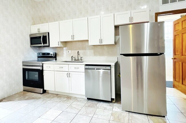 Foto del edificio - 1343 W 18th St