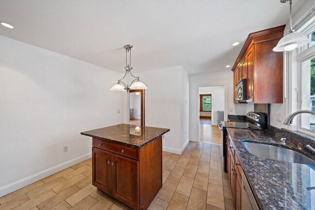 Building Photo - 17-19-19 Rendall Pl