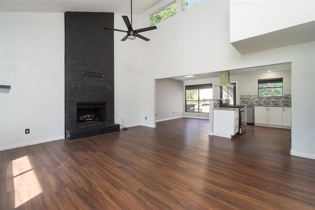 Foto del edificio - 5402 Royal Pkwy