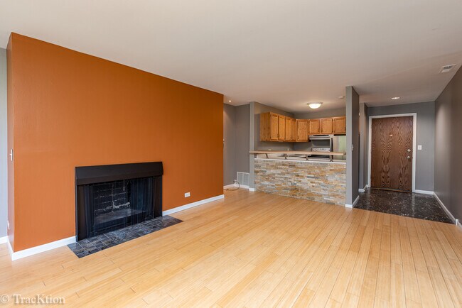 Foto del edificio - 1833 Four Lakes Ave