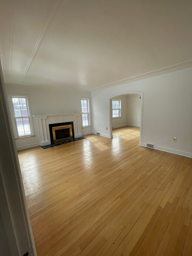 221 Green Ave Unit 1, Bay City, MI 48708 Apartments in Bay City, MI