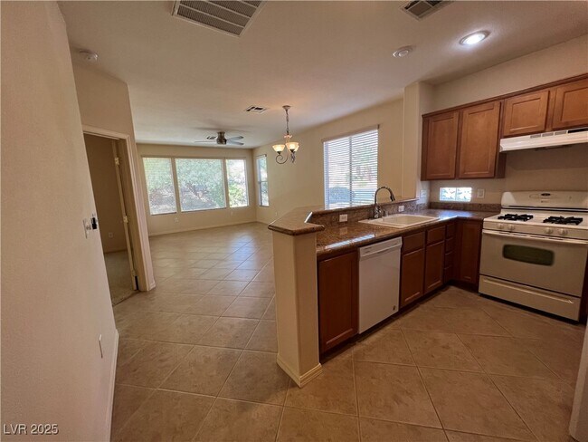 Building Photo - 5445 Progresso St