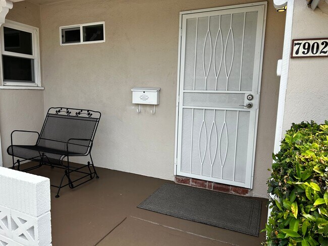 Foto del edificio - Beautifully Remodeled 3-Bedroom Home for Lease in a Highly Desirable Neighborhood