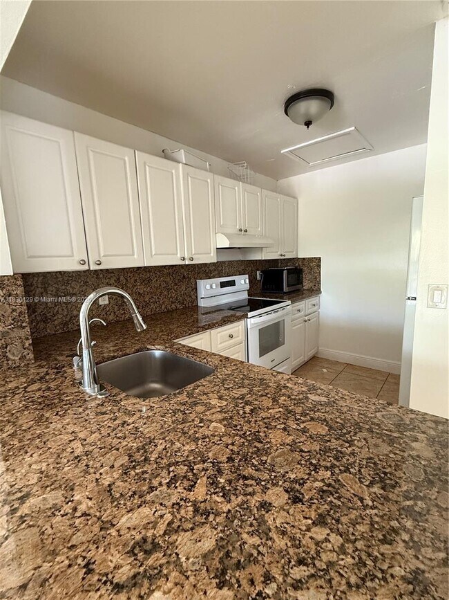 Building Photo - 2530 W 67th Pl