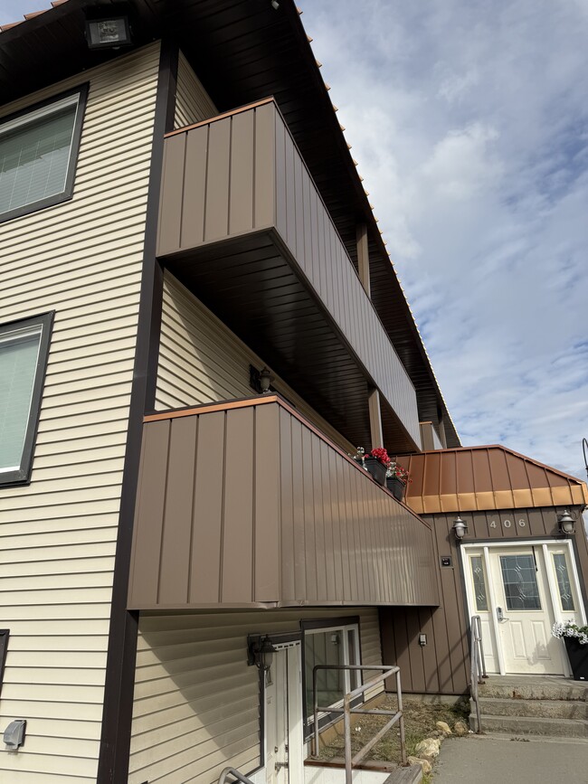 Building Photo - 406 12th Ave