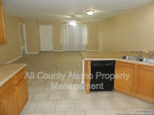 Foto del edificio - 8123 Morning Grove