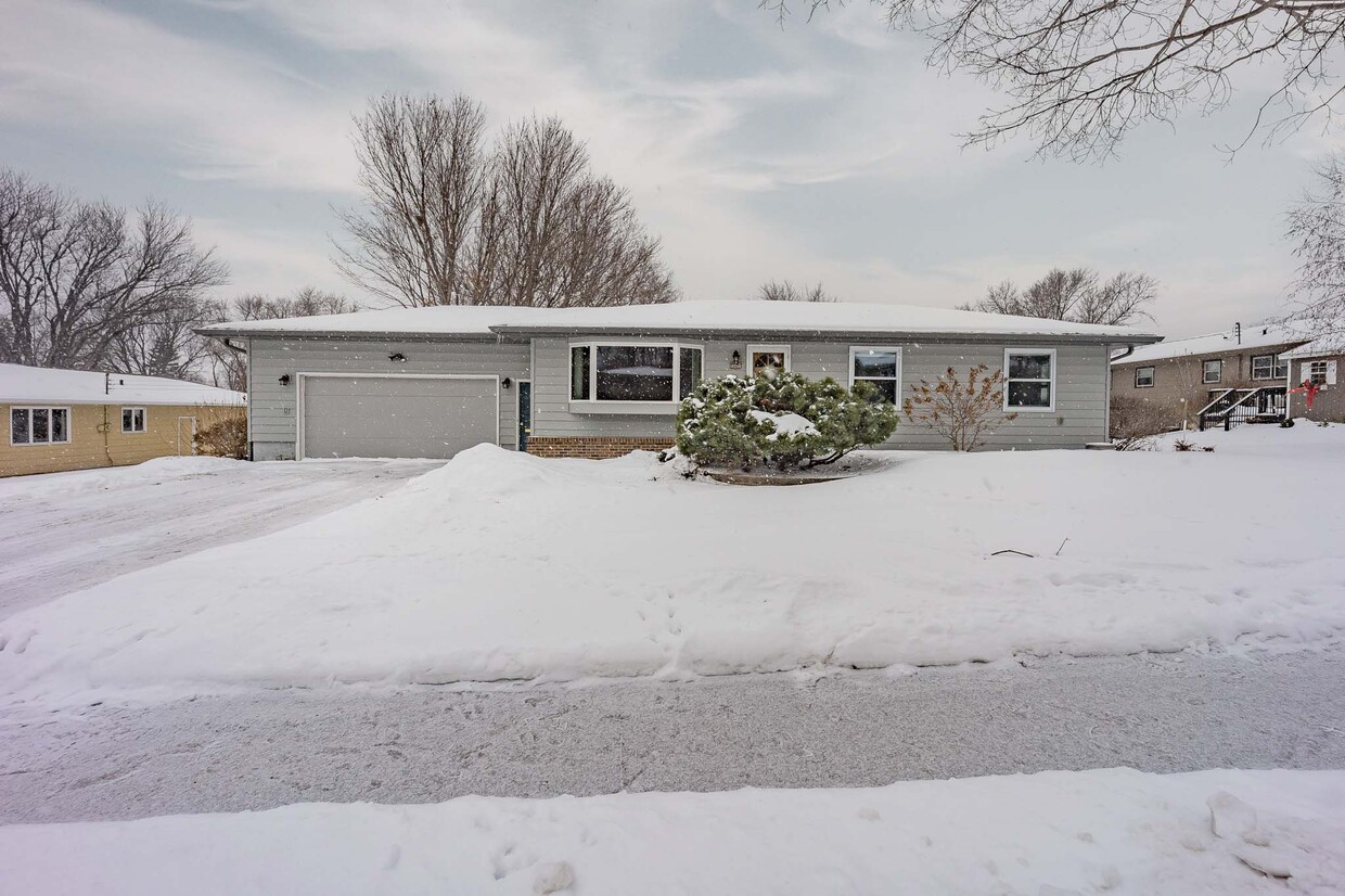 2605 W 34th St, Sioux Falls, SD 57105 House Rental in Sioux Falls, SD