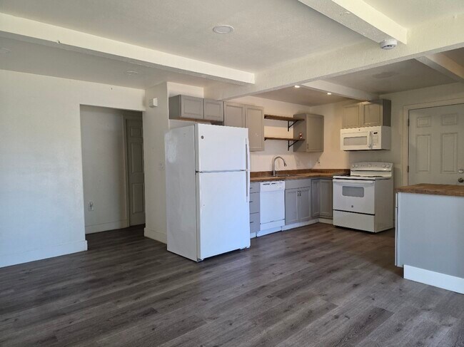 Foto del edificio - 1746 E 23rd St
