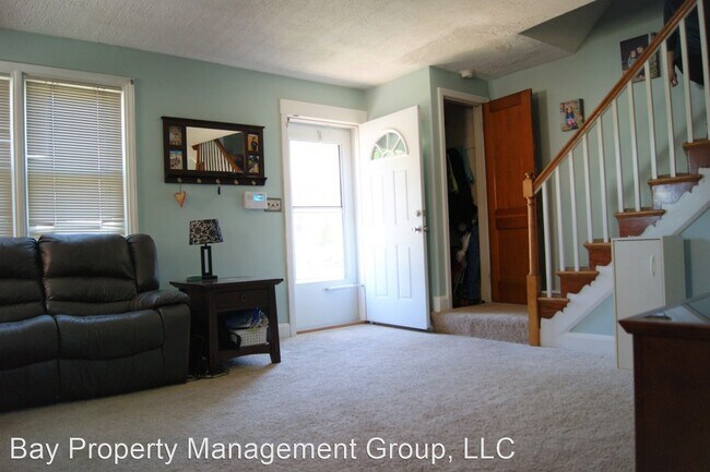 Building Photo - 3 br, 1.5 bath House - 3121 Woodring Ave