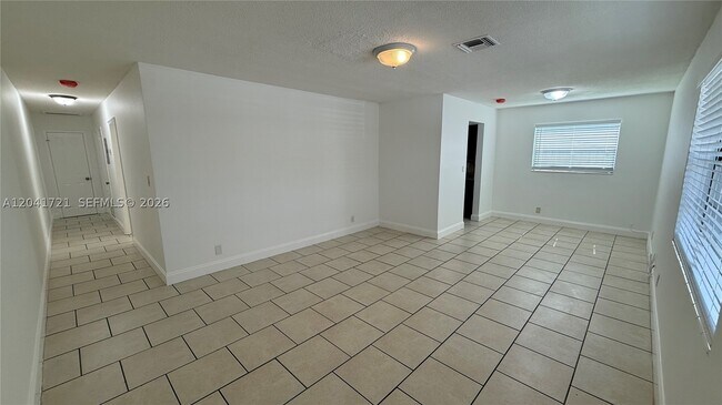Foto del edificio - 6421 NW 20th St