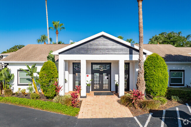 Club House - Fountains of Largo