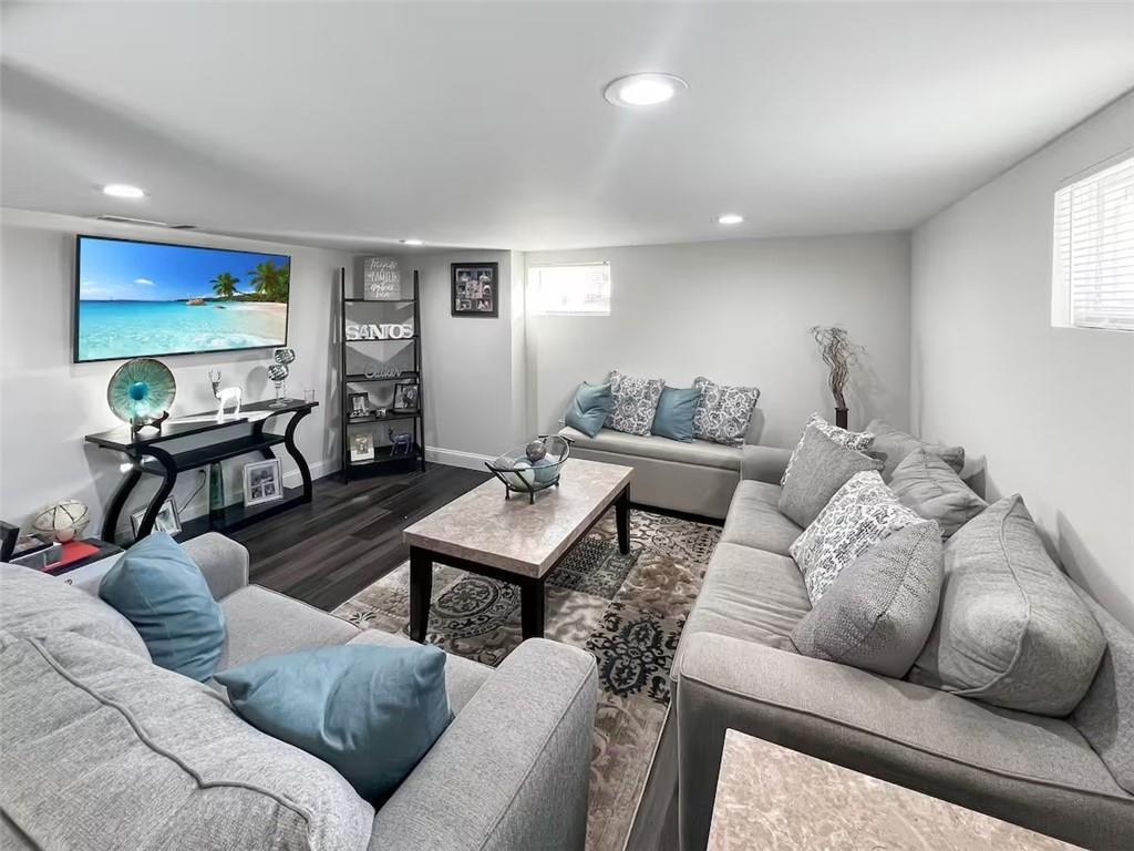 Foto principal - 82 Kearns Ave