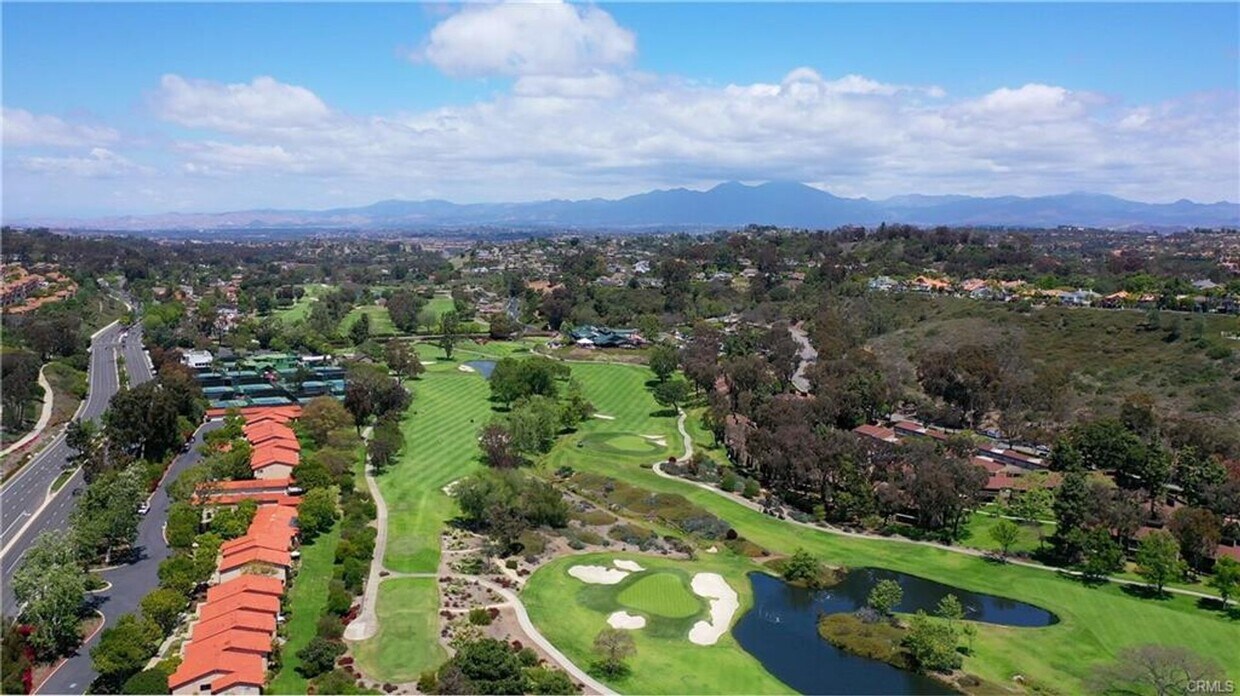 Foto principal - Beautifully Upgraded Single-Level Condo on...