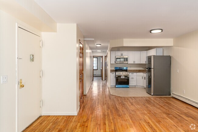 3 habitaciones, 1 baño - 906 pies cuadrados - Sala de estar - 7005 67th Pl