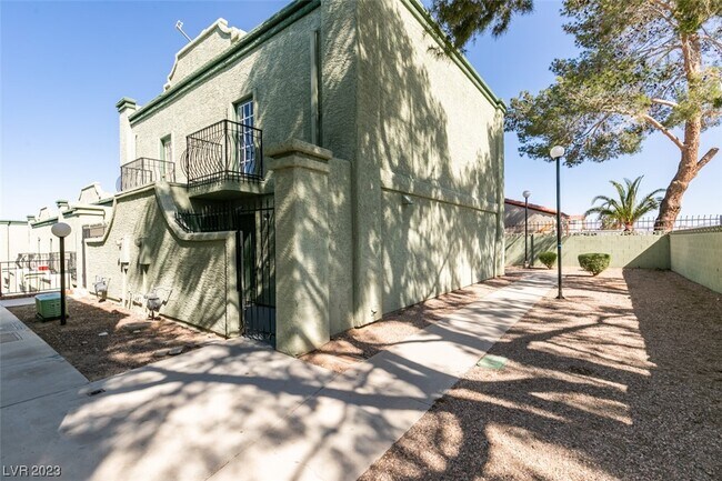Foto del edificio - 7078 Burcot Ave