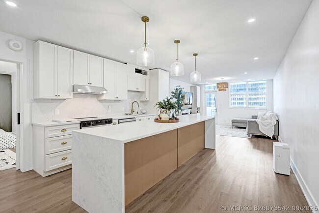 Building Photo - 4250 Galt Ocean Dr