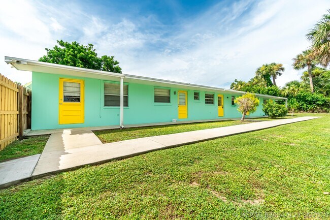 Building Photo - 2546 NE Hickory Ave