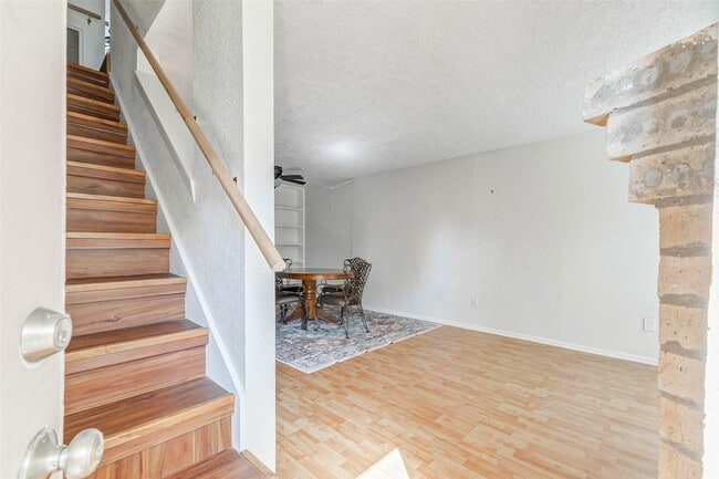 Foto del edificio - 1505 Ward Rd