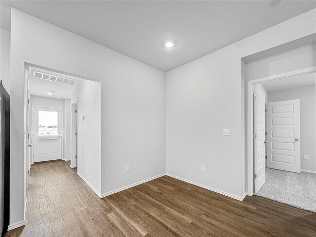 Building Photo - 9613 Stallion Dr