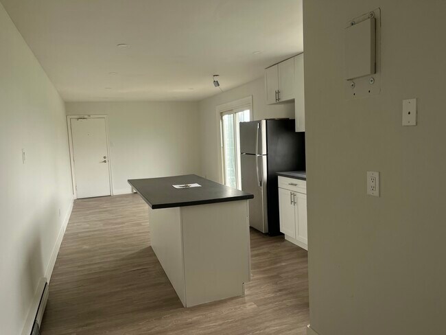 Building Photo - Renovated 1 Bedroom Unit, Kitchener
