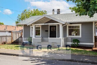 Building Photo - 8316 SE Raymond Ct