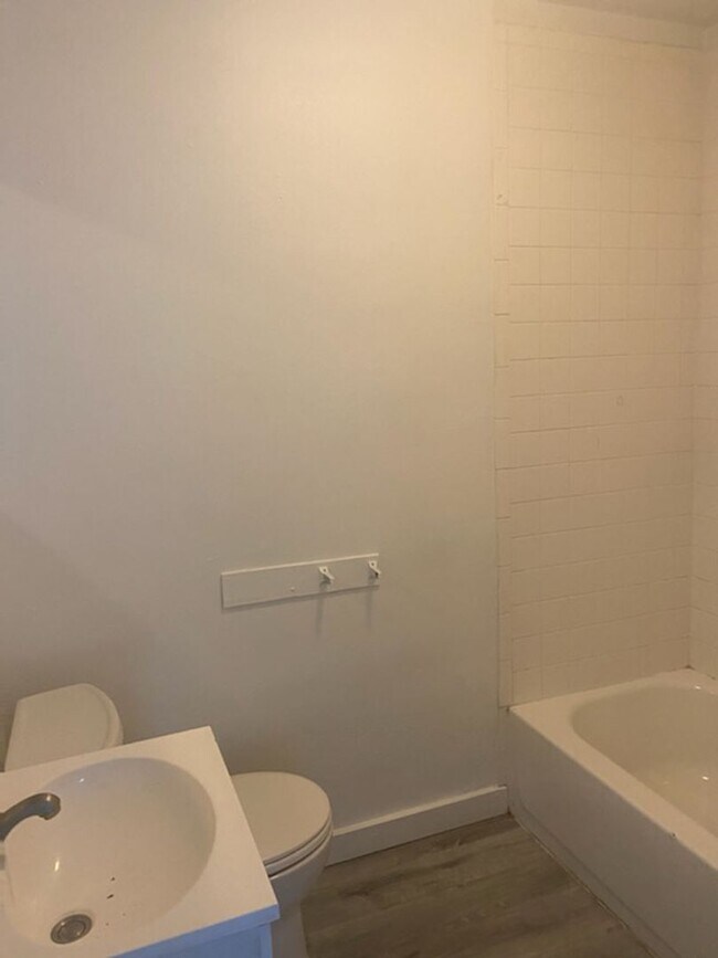 Foto del edificio - One bedroom One bathroom - Auburndale