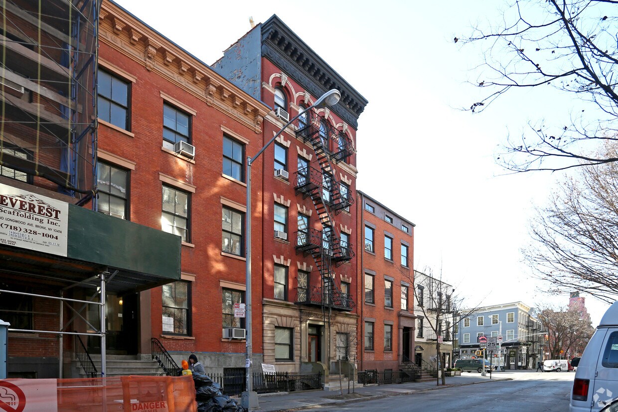 Primary Photo - 296 W 11th St