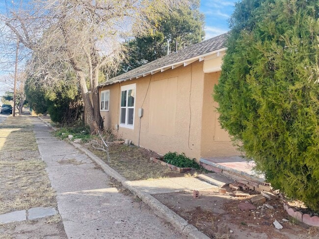 Building Photo - 501 S Avenue B