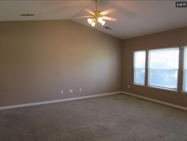Building Photo - 967 Golf Ave