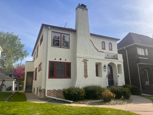 Building Photo - 2114 Randolph Ave