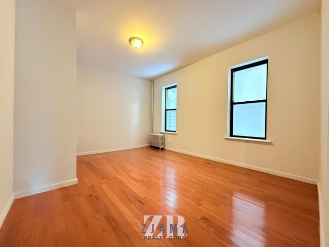 Building Photo - 170 Parkside Ave