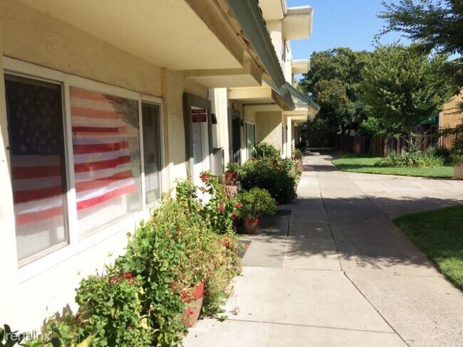 Foto del edificio - 10277 Mills Station Rd