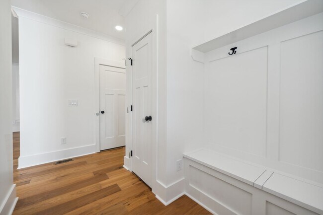 Foto del edificio - Stunning New Build – 4BR/2.5BA with High-E...