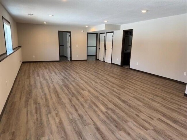 Foto del edificio - 614 Dillon Ave N