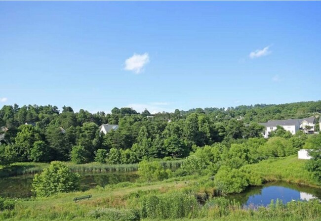 Foto del edificio - 464 Rolkin Rd