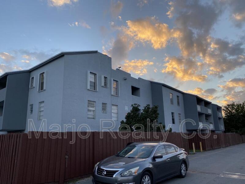 1755 W 60th St Unit D212, Hialeah, FL 33012 Condo for Rent in