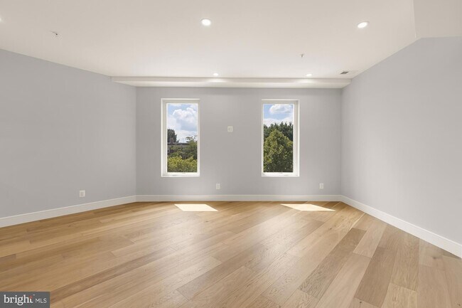 Building Photo - 3215 Mt Pleasant St NW