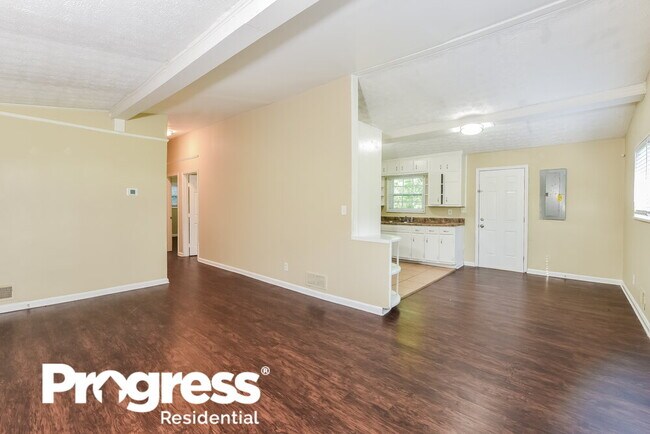 Building Photo - 2351 Pinewood Dr