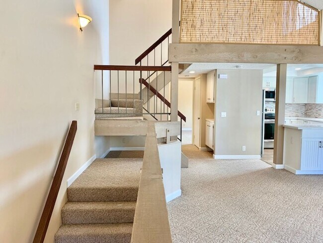 Foto del edificio - Oxnard | 1 Bed + 1.5 Bath + Loft Condo | L...