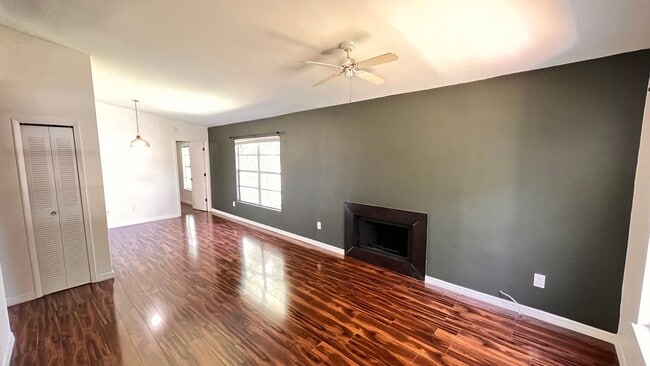 Building Photo - Charming 2-bedroom, 2-bathroom  condo in t...